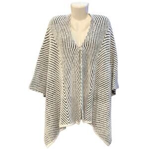 Calligraphie Women's Gray/White Chevron Knit Soft Furry Sweater Wrap SZ L/XL